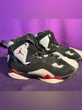 Nike Air Jordan True Flight Black/White/Red Kids Size 4Y 343795-060